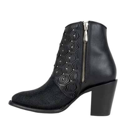 Cuadra WMN Perforated Stingray Short Boot 4V15MA Black